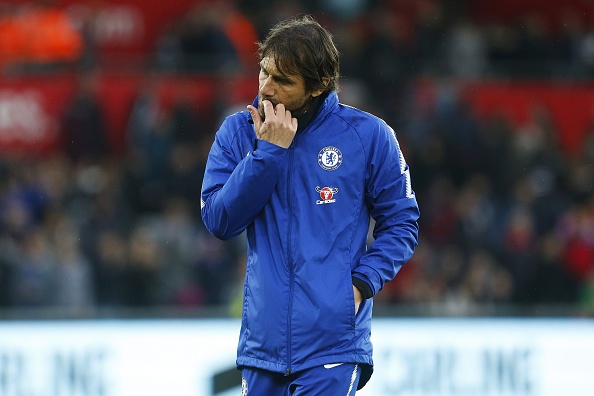 Ảnh bài viết Cắn móng tay trên đường rời sân, Conte ưu tư dù Chelsea chiến thắng