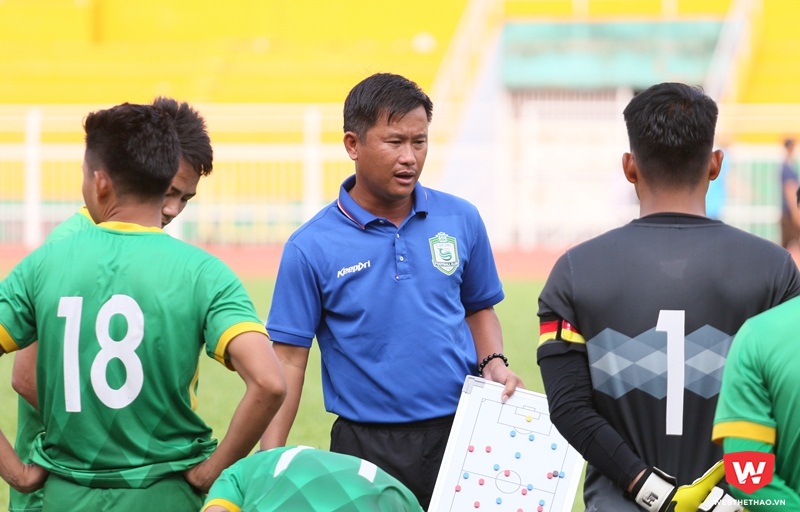 Ảnh bài viết HLV Cần Thơ tiếc vì đội nhà không thể tận dụng lợi thế chơi hơn người