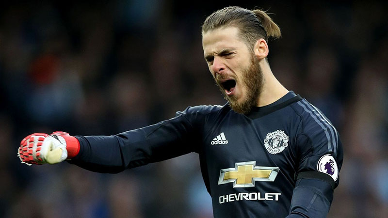 Ảnh bài viết De Gea nói gì khi sánh ngang thành tích với Van der Sar?