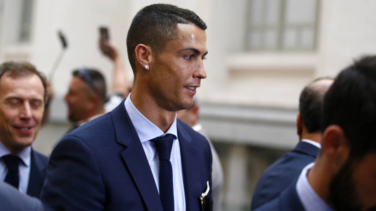 Ảnh bài viết TIẾT LỘ: Ronaldo ra đi vì Perez "nuốt lời"?