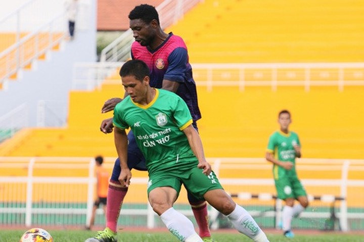 Ảnh bài viết Tiền đạo lầm lỡ Nsi tha thiết xin được đá V-League 2018