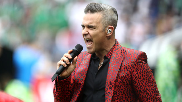 Ảnh bài viết Robbie Williams giải thích hành động giơ 'ngón tay thối' ở World Cup