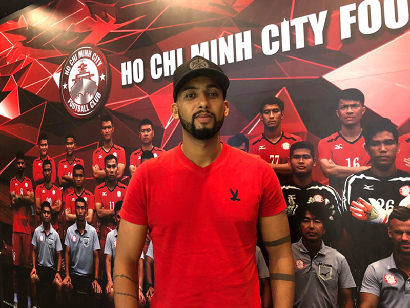 Ảnh bài viết Đồng đội của Ronaldinho về 'giải cứu' CLB TP.HCM