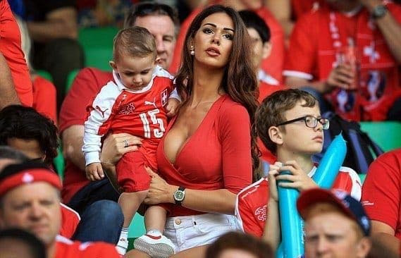 Ảnh bài viết FIFA cấm quay cận cảnh các nữ CĐV bốc lửa trên khán đài