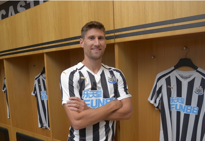 Ảnh bài viết CHÍNH THỨC: 'Hút máu' Swansea, Newcastle đón tân binh thứ 7