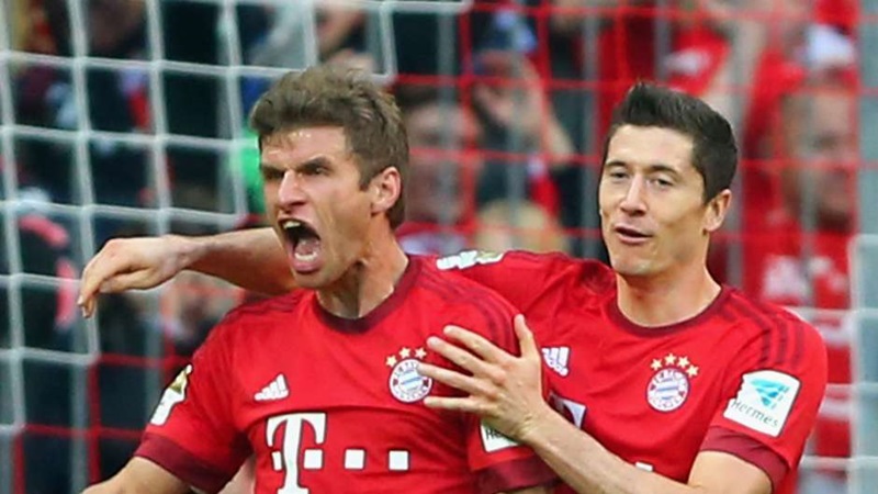 Ảnh bài viết Giành danh hiệu đầu tiên trong mùa giải, Muller đưa Lewandowski lên "tận mây xanh"