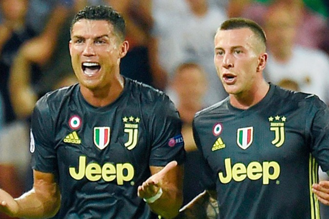 Ảnh bài viết Ronaldo lãnh thẻ đỏ, sao Juve ví đối thủ như "đàn bà"?