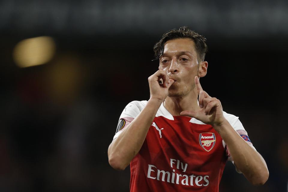 Ảnh bài viết Cựu danh thủ Chelsea chỉ trích Ozil lười biếng, khiến Arsenal lụn bại