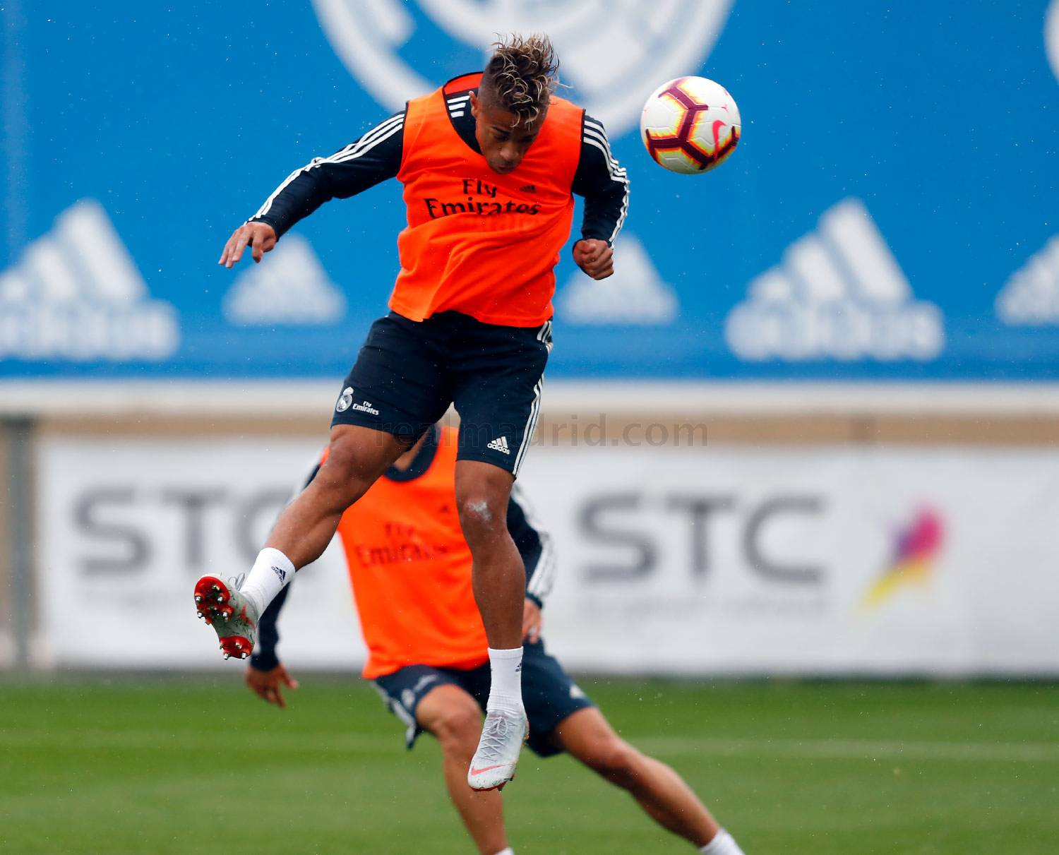 Ảnh bài viết Mariano Diaz tái hiện hình ảnh của Ronaldo trong buổi tập của Real