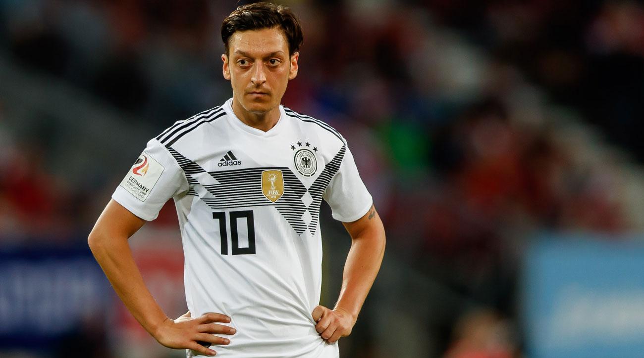 Ảnh bài viết Tuyển Đức bất ngờ gửi thông điệp 'lạ' đến Ozil qua mạng xã hội