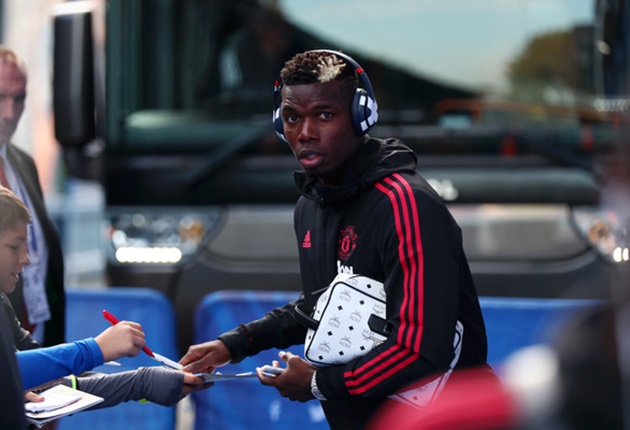 Ảnh bài viết Pogba nhận đủ 'gạch đá' vì mắng Lindelof