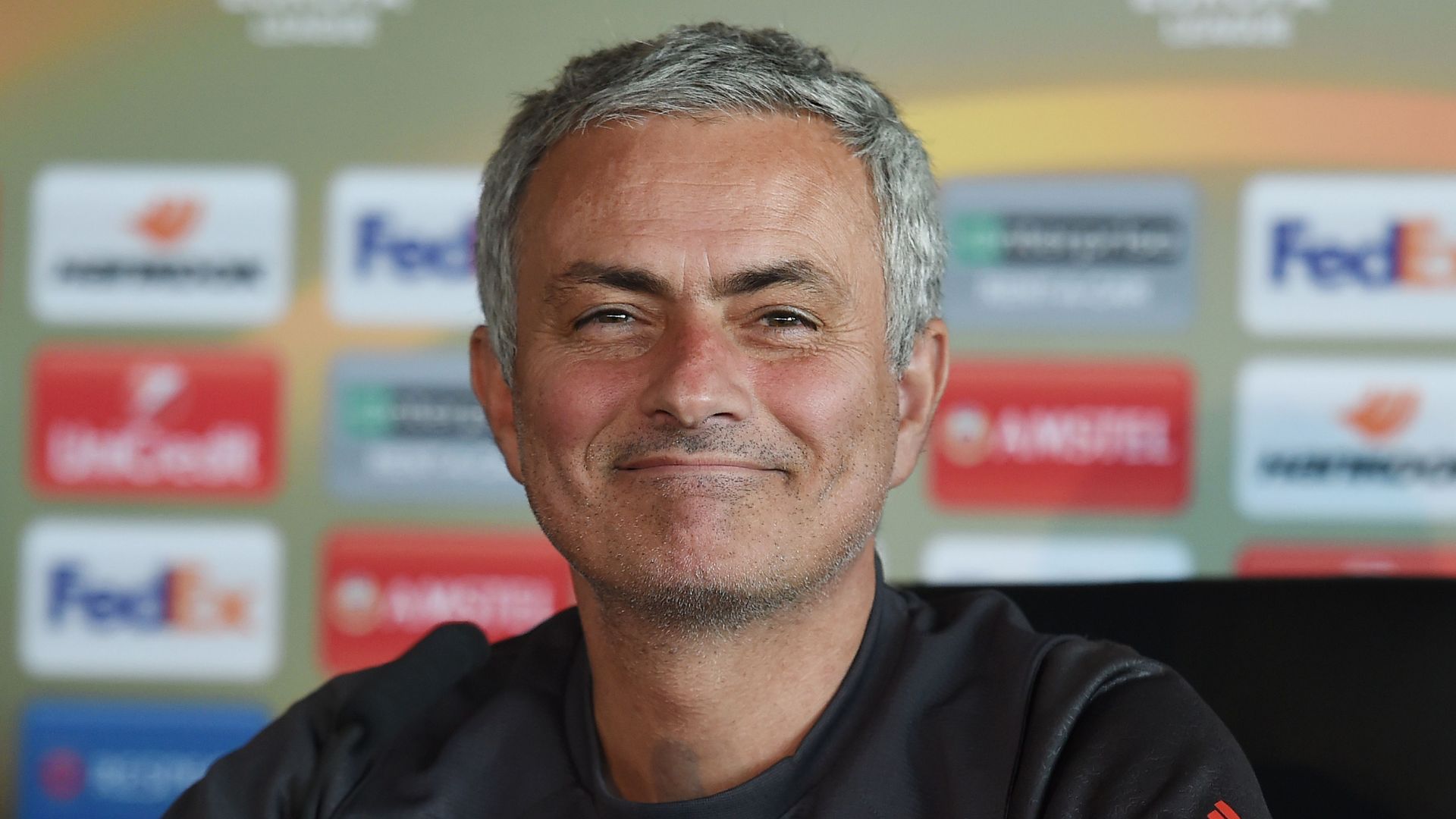 Ảnh bài viết Chính thức: Mourinho 'né' thành công án phạt từ FA