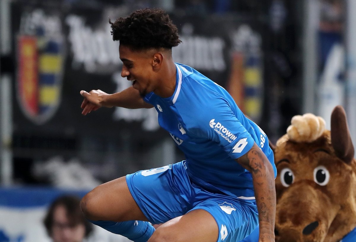 Ảnh bài viết Thần đồng Arsenal 'phá đảo' Bundesliga, đạt hiệu suất 51 phút/bàn