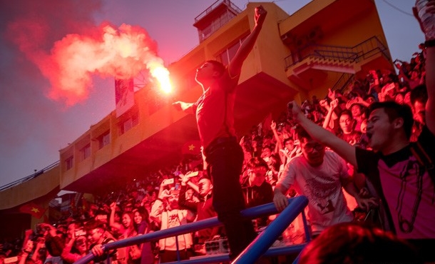 Ảnh bài viết Điểm tin bóng đá Việt Nam tối 17/11: VFF chính thức lên tiếng vụ đốt pháo sáng