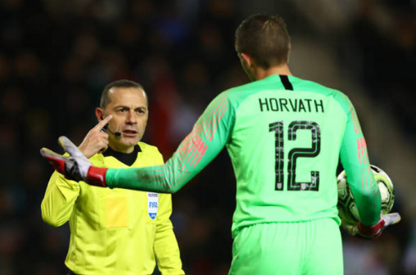 Ảnh bài viết Hành động 'trẻ trâu', thủ môn tuyển Mỹ bị kẻ thù Man Utd giáo huấn