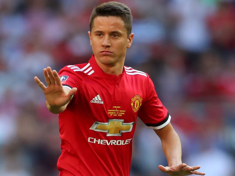 Ảnh bài viết Nóng! Man Utd có thể gán Herrera trong thương vụ "đàn em" Ronaldo