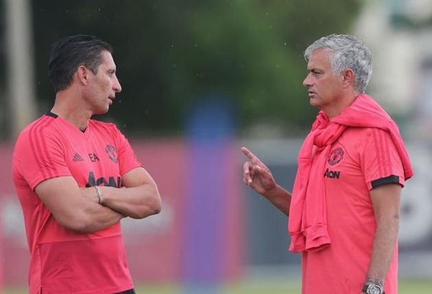 Ảnh bài viết Đây, người đầu tiên của Man Utd "chào tạm biệt" Mourinho