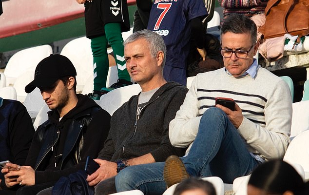 Ảnh bài viết Cách xa M.U nghìn dặm, Mourinho chứng kiến thêm 1 thất bại