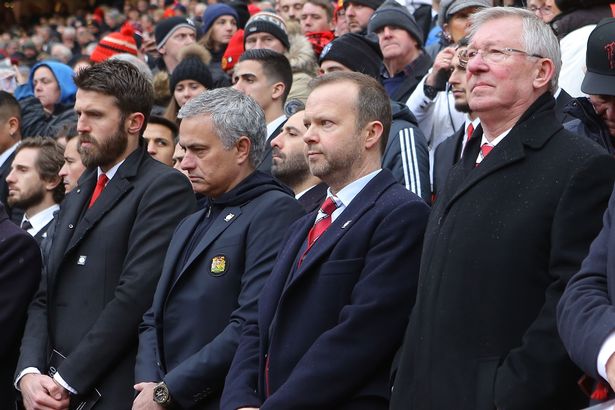 Ảnh bài viết Lộ diện 'bố già' trong bóng tối giúp Woodward loại bỏ Mourinho, thâu tóm Solskjaer