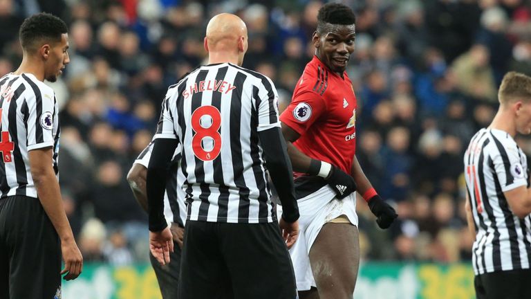 Ảnh bài viết "Cậu ta gặp may khi đạp vào đùi Pogba"