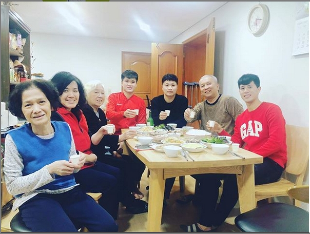 Ảnh bài viết Đình Trọng đón Tết cùng gia đình Đại sứ Việt Nam tại Hàn Quốc