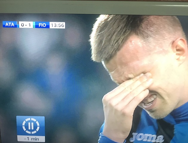 Ảnh bài viết Nhớ về đồng đội cũ, sao Atalanta rơi nước mắt ngay trên sân