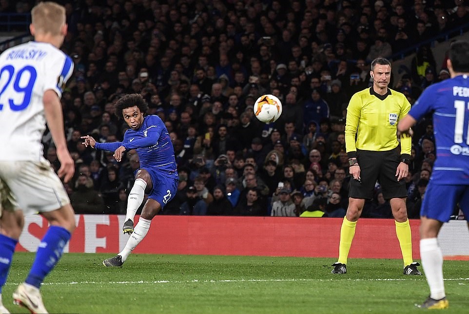 Ảnh bài viết Willian lập siêu phẩm sút phạt, Chelsea đại thắng trên sân nhà