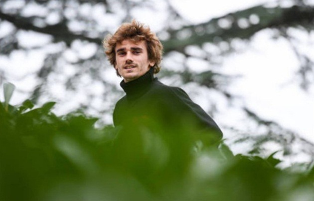 Ảnh bài viết Ngày Pháp hội quân, Griezmann xuất hiện như 'bà nội trợ'