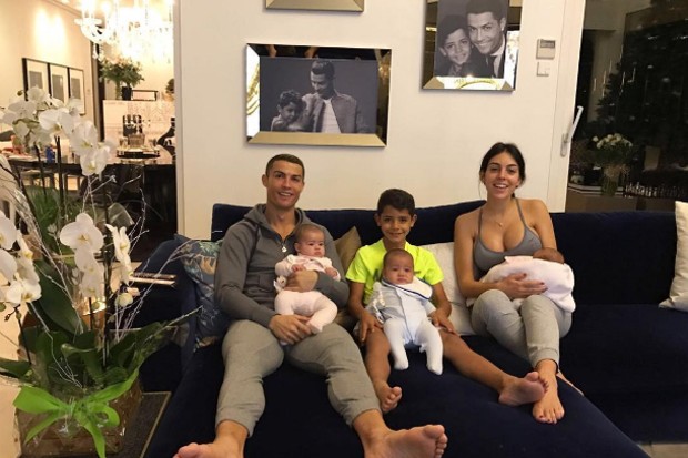 Ảnh bài viết Bồ dính bầu ngoài ý muốn, Ronaldo sắp làm bố lần thứ 5