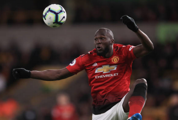 Ảnh bài viết Thua trận, Lukaku vẫn cười đùa hớn hở cùng cầu thủ này