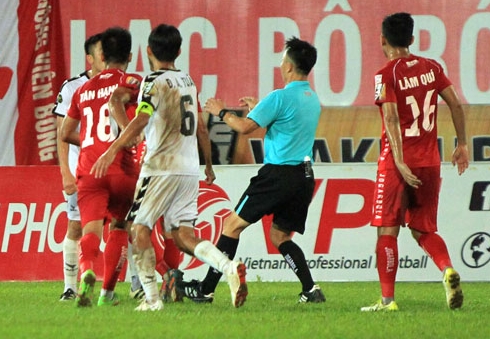 Ảnh bài viết HLV Lê Huỳnh Đức: "Đáng lẽ Hải Phòng phải nhận 2 thẻ đỏ"