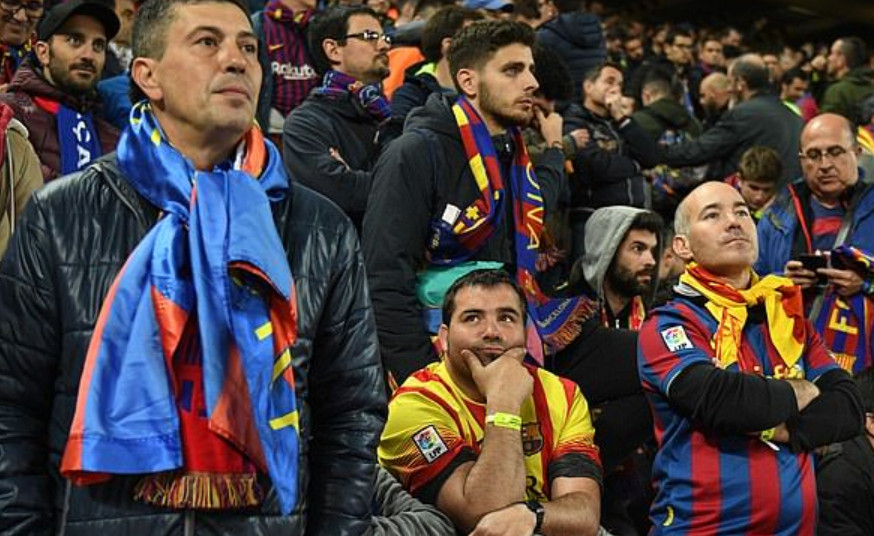 Ảnh bài viết Messi bị fan Barcelona hỏi tội ngay ở sân bay