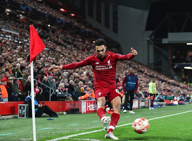 Ảnh bài viết Trent Alexander-Arnold tạo ra 'cú lừa' cực gắt, biến hàng thủ Barca thành trò hề