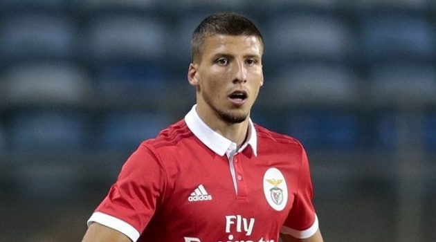 Ảnh bài viết Nhắm sao trẻ Benfica, Atletico đứng hình 5 giây vì lý do này