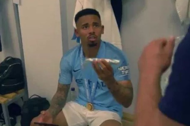 Ảnh bài viết Dàn sao Man City lạ lẫm với món bánh được chủ nhà Brighton mời