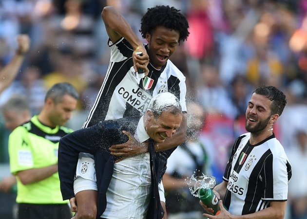 Ảnh bài viết Cầu thủ Juventus bật khóc sau khi nghe tin Max Allegri ra đi