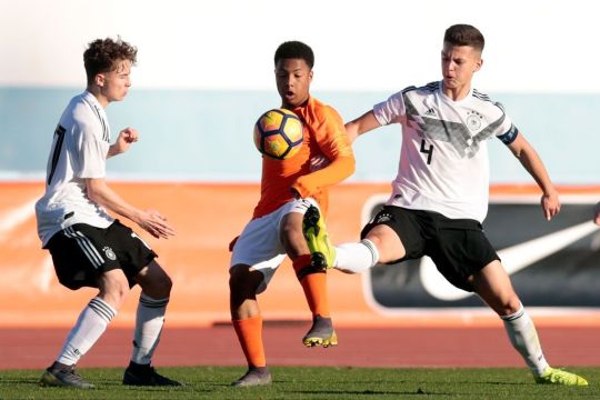 Ảnh bài viết Man Utd hoàn tất tân binh đầu tiên cho Solskjaer, 'hàng hot' từ Ajax