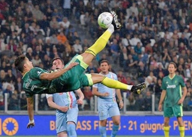 Ảnh bài viết Chùm ảnh: Cristiano Ronaldo suýt lập lại siêu phẩm vào lưới Buffon
