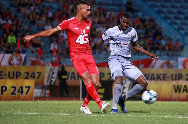 Ảnh bài viết CLB TPHCM bắt đầu hụt hơi: Áp lực của ngôi đầu bảng