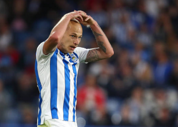 Ảnh bài viết Kinh hoàng! 'Premier League' bị hủy diệt hoàn toàn loạt trận mở màn Championship