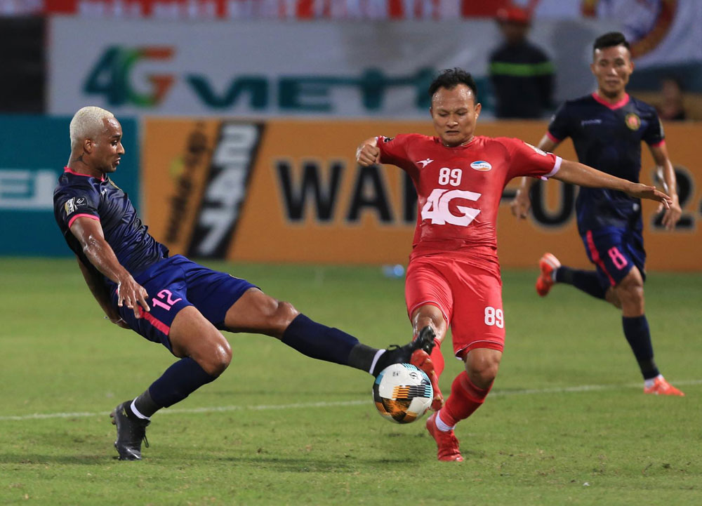 Ảnh bài viết Văn Hậu và Trọng Hoàng chấn thương, còn ai là “nạn nhân” phút bù giờ?