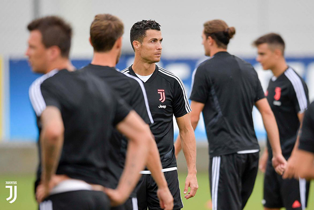 Ảnh bài viết Ronaldo và đồng đội luyện công, chờ đại chiến với Napoli 