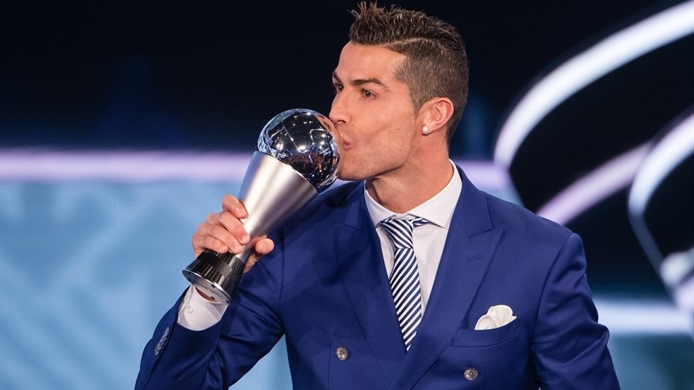 Ảnh bài viết Lý do vì sao Ronaldo sẽ vượt qua Messi, Van Dijk?