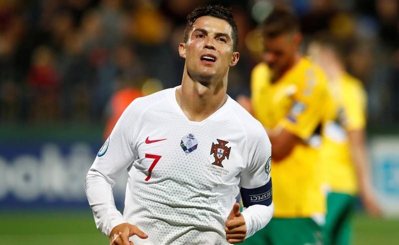 Ảnh bài viết "Cà khịa" Ronaldo, cựu sao Liverpool nhận cái kết đắng lòng