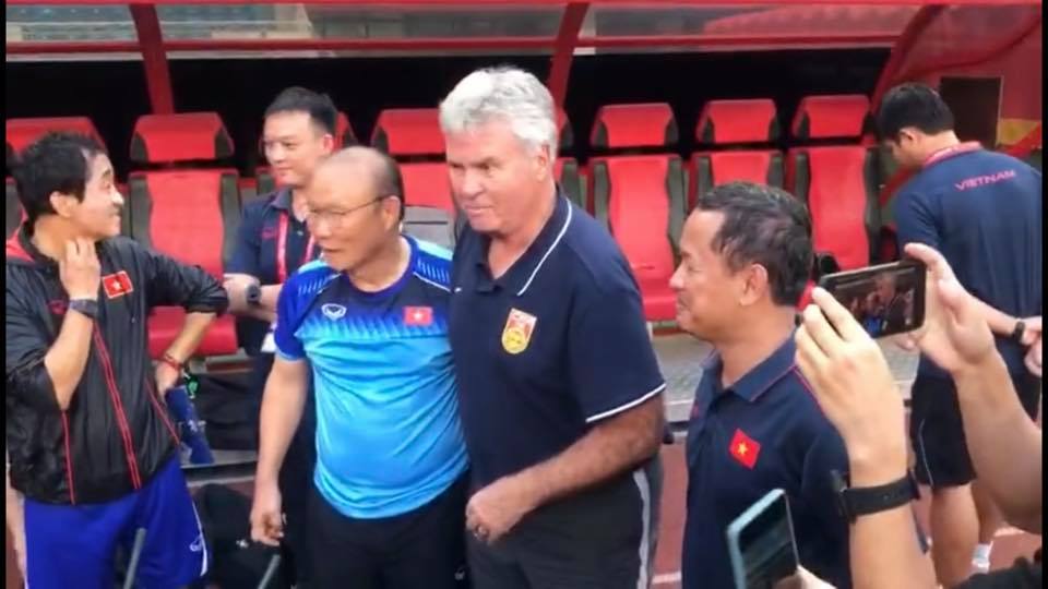 Ảnh bài viết "Phù thủy" Park đá "bay ghế" HLV trưởng U22 Trung Quốc Guus Hiddink