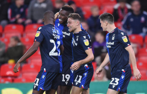 Ảnh bài viết 25 phút thăng hoa, bại tướng Arsenal vươn lên ngôi đầu Championship