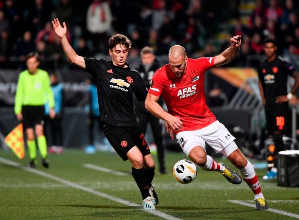 Ảnh bài viết "Man Utd không biết đá sân cỏ nhân tạo? Đúng là điên"
