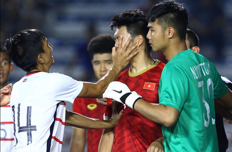 Ảnh bài viết Đây, hình ảnh tố sao gốc Việt U22 Campuchia "chơi bẩn" với Thành Chung