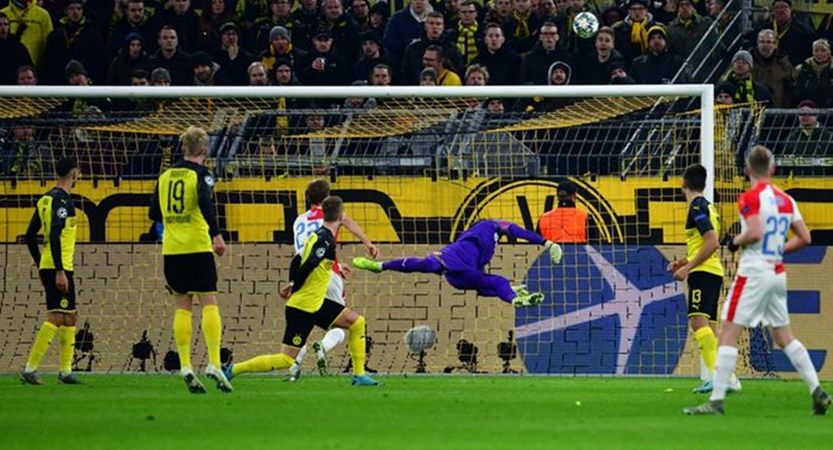 Ảnh bài viết De Gea nhập, thủ thành Dortmund đóng vai "đấng cứu thế" bảo vệ khung gỗ