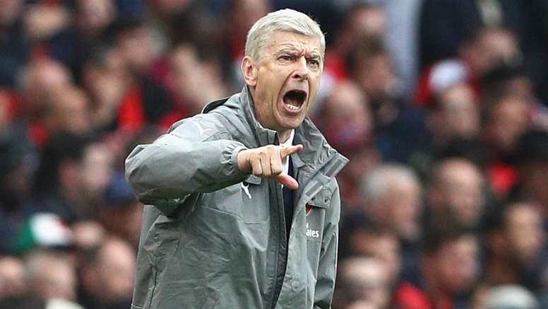 Ảnh bài viết Bảo vệ 'cục cưng', Wenger bảo trợ lý Arsenal im miệng